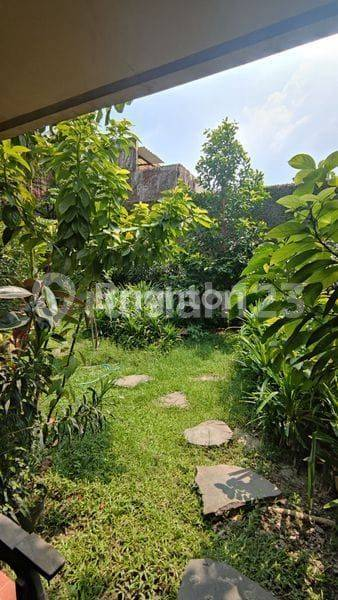 Commercial Property on Main Manyar Kertoarjo Road