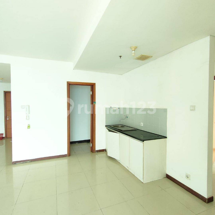 Modern Apartment in Green Bay Pluit Complex