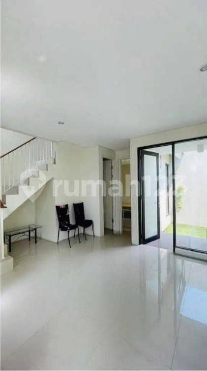 Modern Minimalist House with Garden and Private Balcony