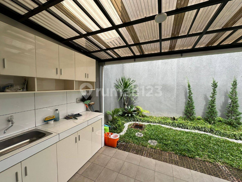 Modern 2-Story House with Garden in KBP