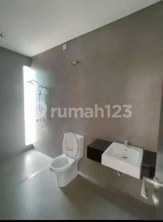 Modern 4-Bedroom House with Pool in JGC