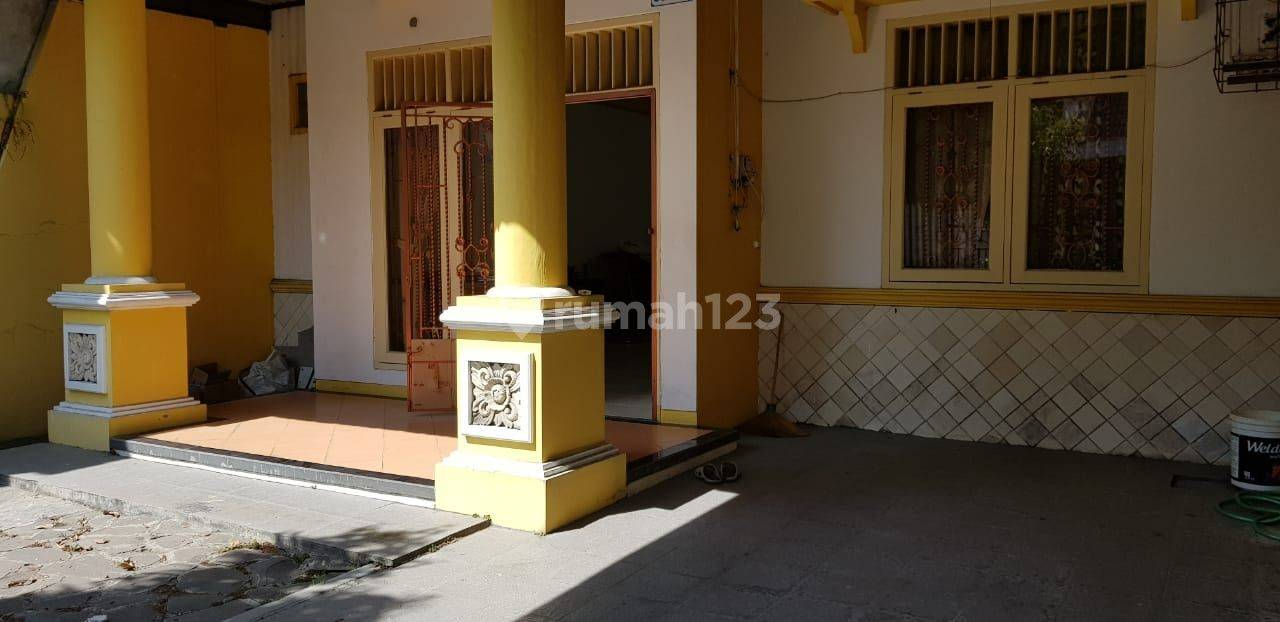 Spacious 3-Bedroom House with AC in Solo