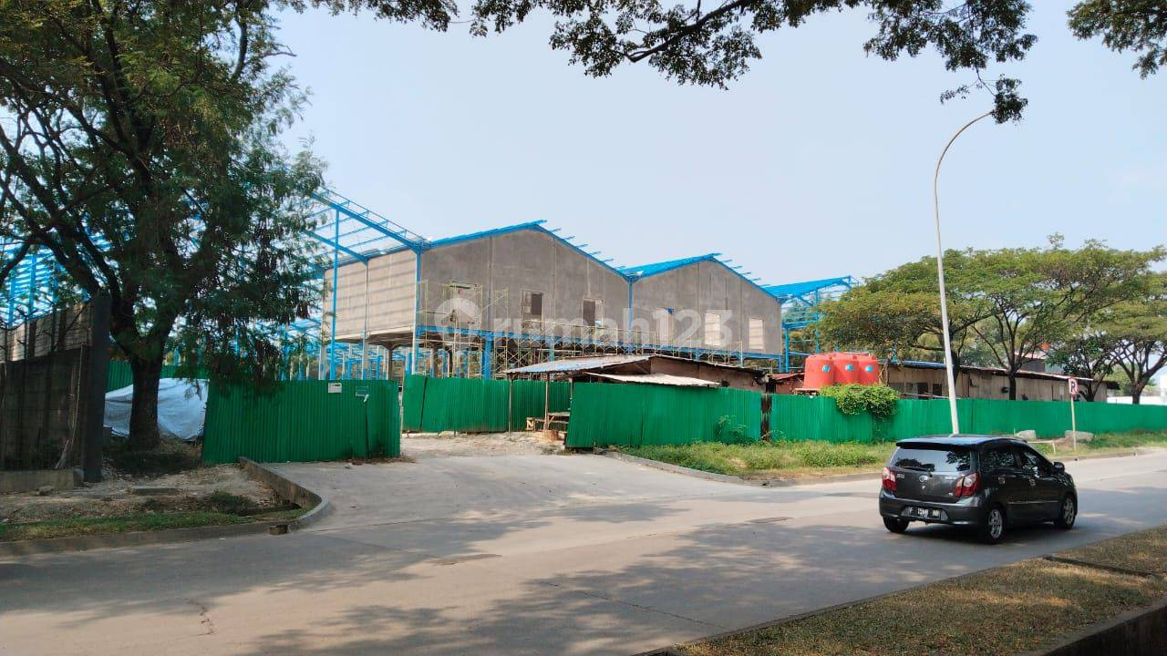 Modern Warehouse with Office Space and Parking