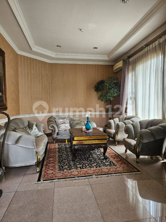 Luxury Corner House with Pool and Karaoke Room