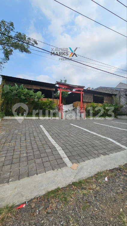 Commercial Building for Restaurant with Large Parking