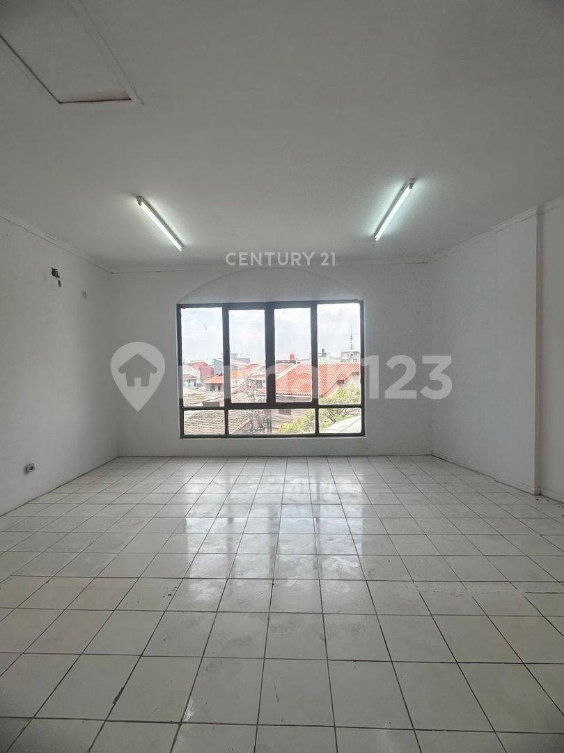 Commercial Shophouse with 150m² Space in Bekasi