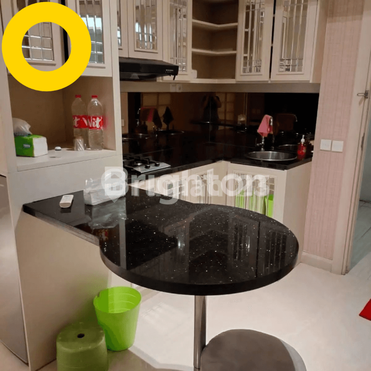 Modern 2BR Apartment Near Tunjungan Plaza