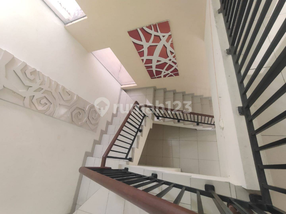 Spacious 3-Bedroom House with Pool in Bekasi