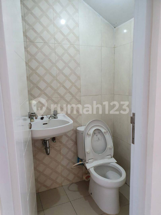 Spacious 3-Bedroom Townhouse with Canopy Parking