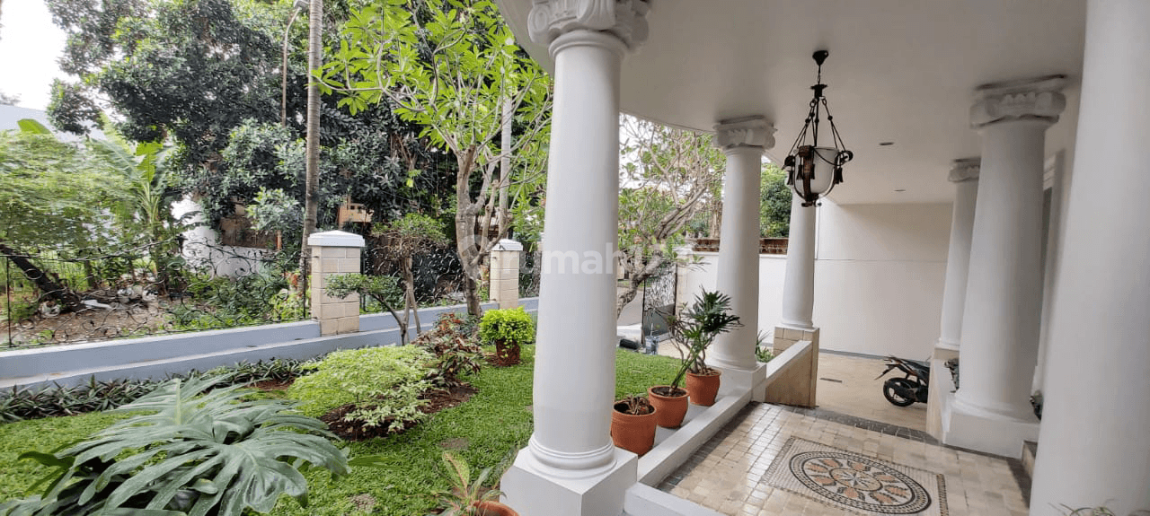 Luxurious Villa with Pool Near JIS
