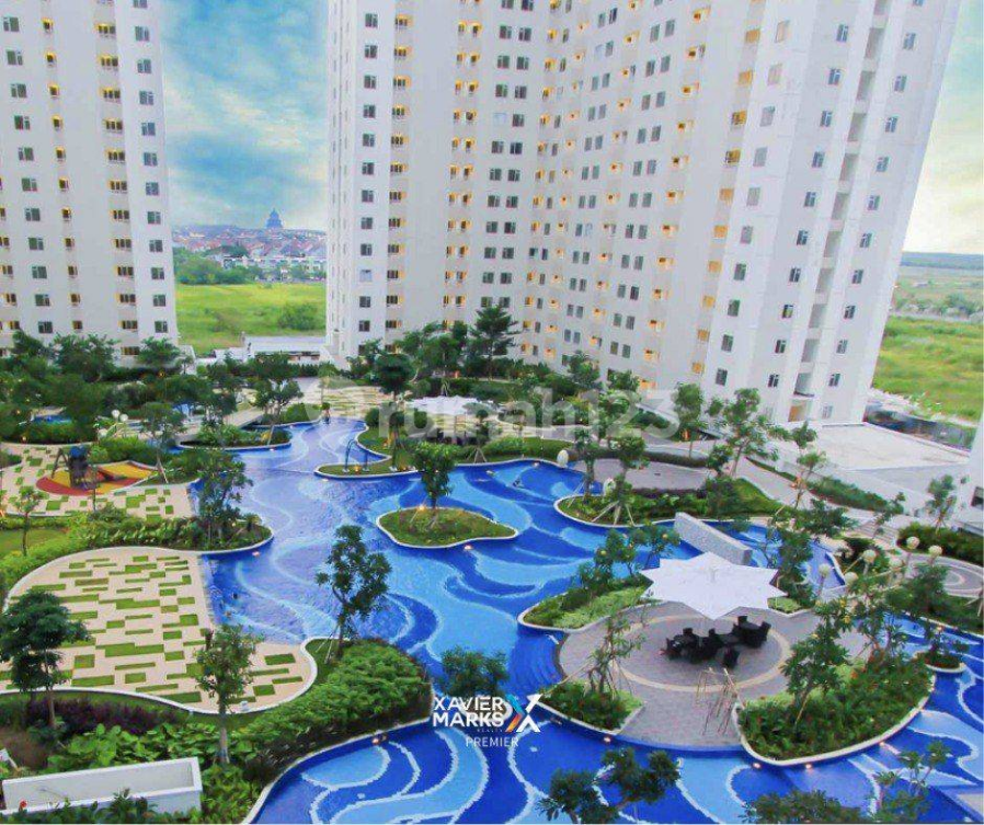 Furnished 2-Bed Apartment with Pool View