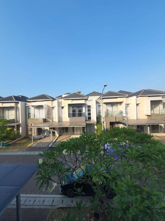 Modern 2-Story House with 3+1 Bedrooms