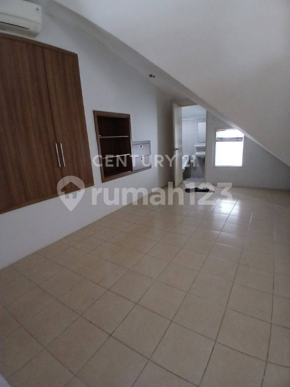 Spacious 3-Bedroom House in Menteng with Garden