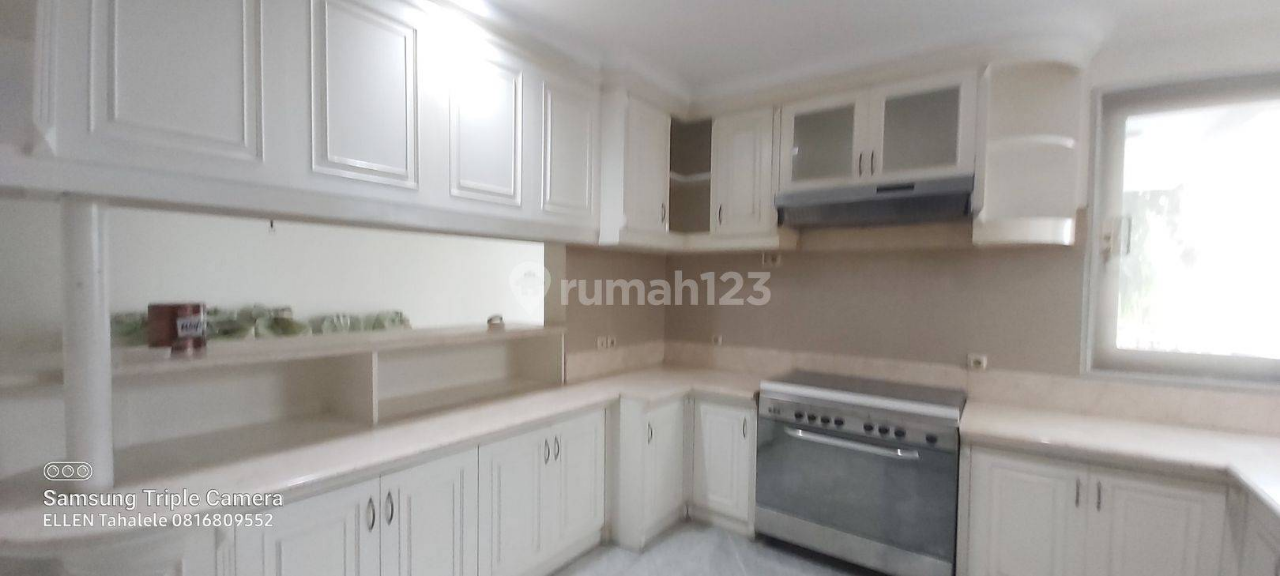 Modern Villa with Pool Near Raffles School