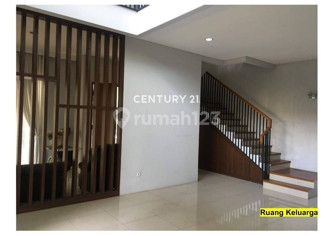 Spacious Two-Story House with Modern Amenities