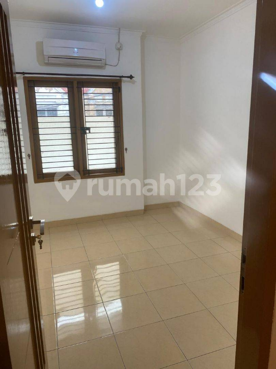 Comfortable 3-Floor House with Modern Amenities