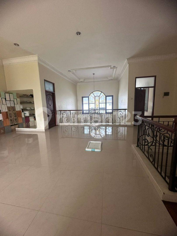 Luxurious 4-Bedroom Villa Near Supermall Pakuwon
