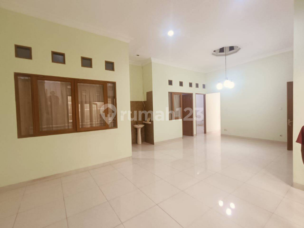 Spacious 3-Bedroom House in Setra Duta
