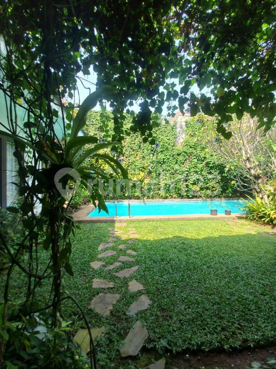 Modern Tropical Villa with Pool in Kemang
