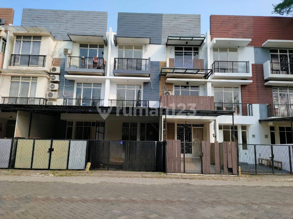Modern 3-Bedroom Townhouse in PIK Complex