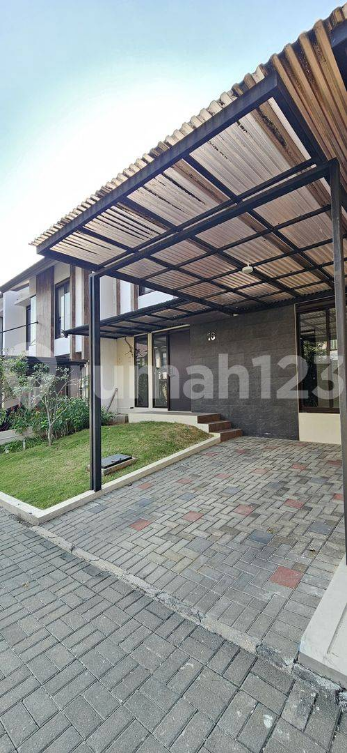 Modern 2-Story House with 3 Bedrooms KBP