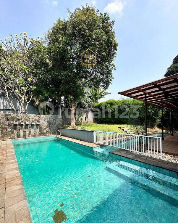 Tropical House with Pool in Kuningan