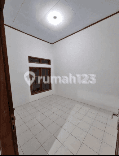 Spacious 3-Bedroom House in Taman Kopo Indah