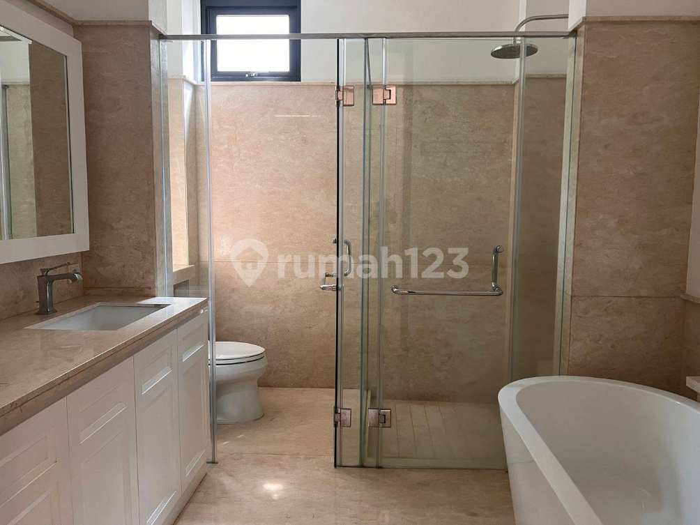Spacious 4-Bed Luxury Apartment Near Kemang