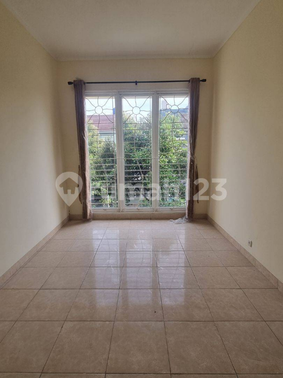 Modern 3-Bedroom House in Graha Raya Bintaro