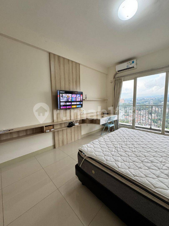 Furnished Studio Apartment with Mountain View