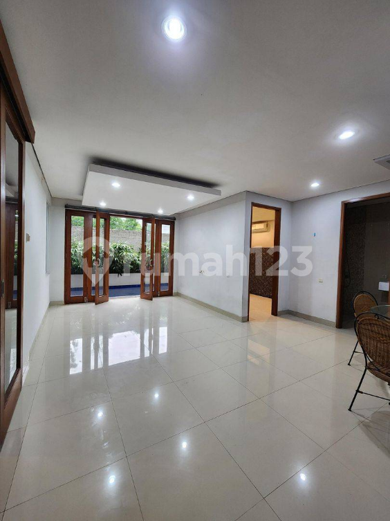 Modern 3-Bedroom House with Pool in Cilandak
