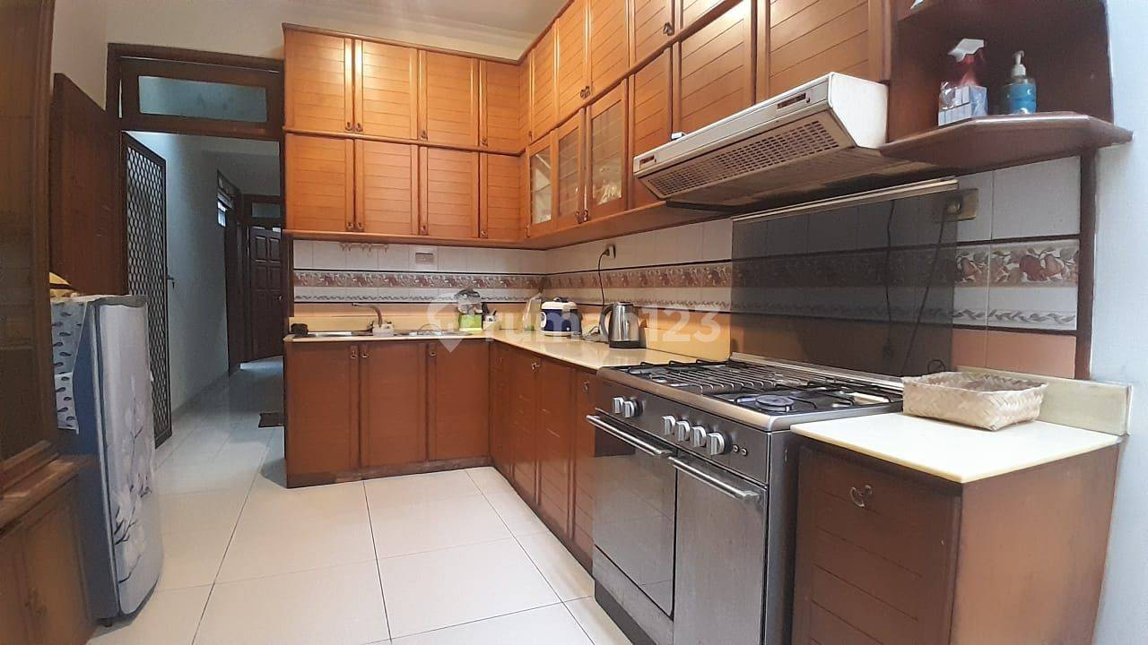 Spacious Kemang House with Pool and Garden