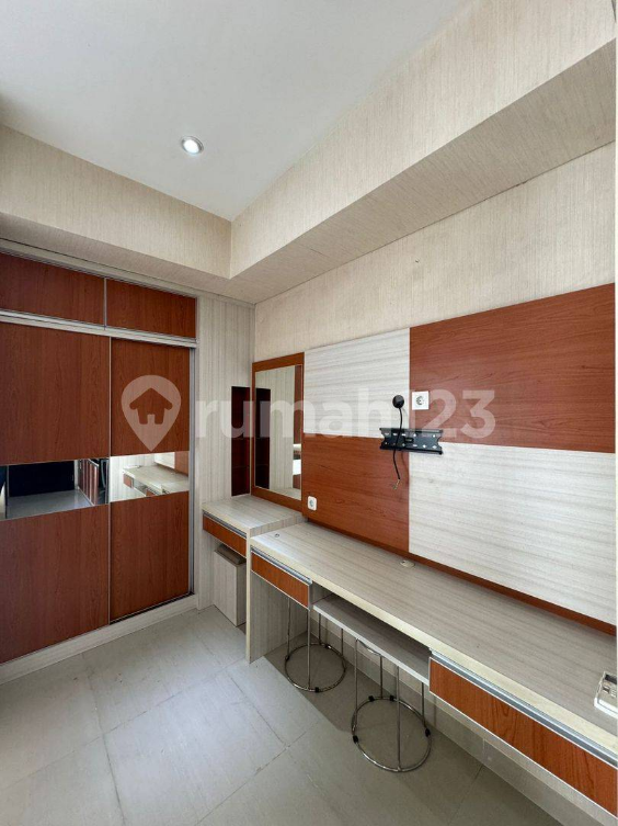 Furnished Studio Apartment with Pool View