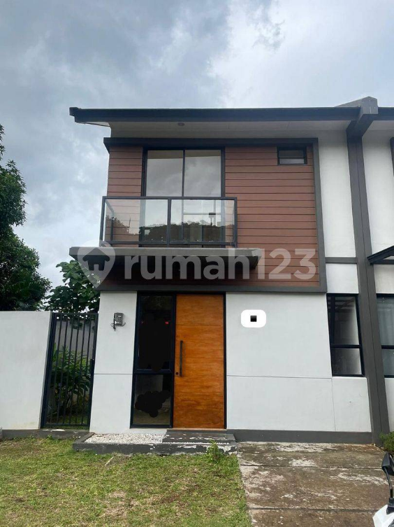 Modern 2-Story House Near UPH with 3 Bedrooms