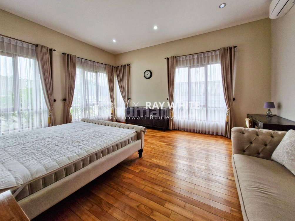 Luxurious 4-Bedroom House with Pool in Cipete