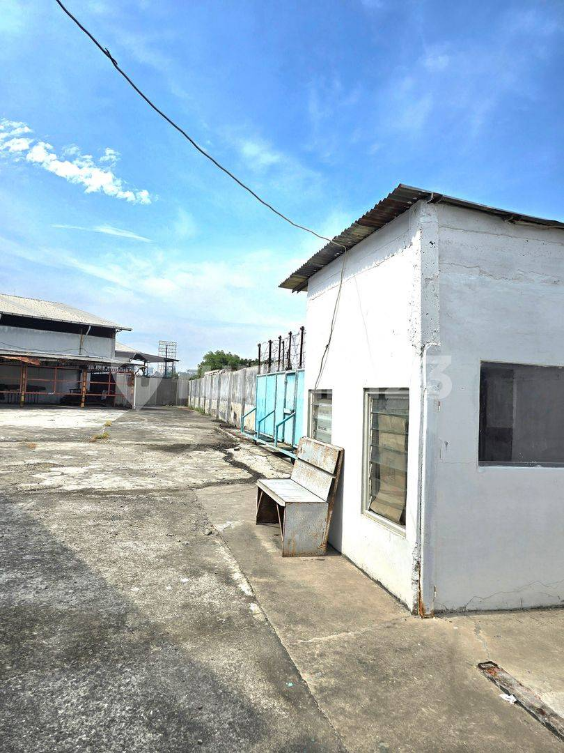 Large Warehouse with Office Space in Muara Karang