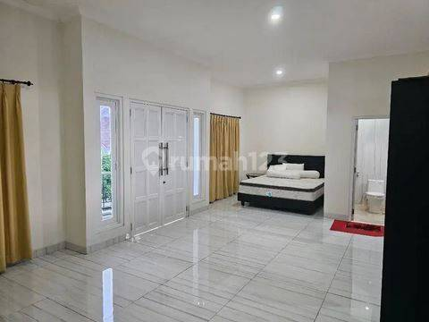 Classic House with 5 Bedrooms in Cibubur