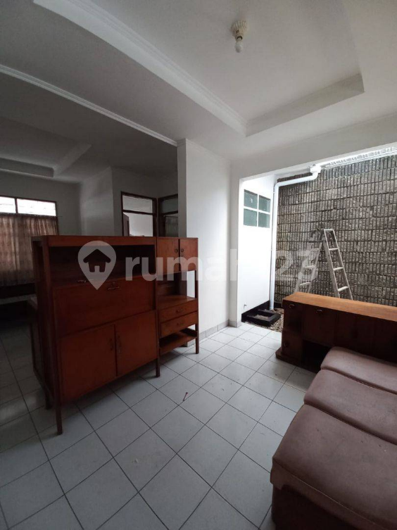 Furnished House Near Gunung Batu with Garden