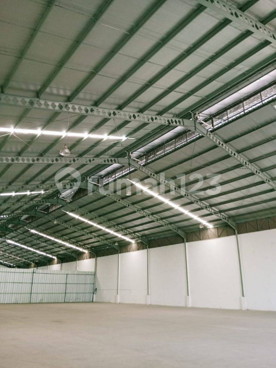 Large Industrial Warehouse with Loading Dock