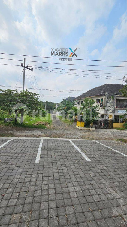 Commercial Building for Restaurant with Large Parking
