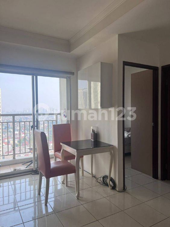 Furnished 2-Bedroom Apartment Near Mall and Universities