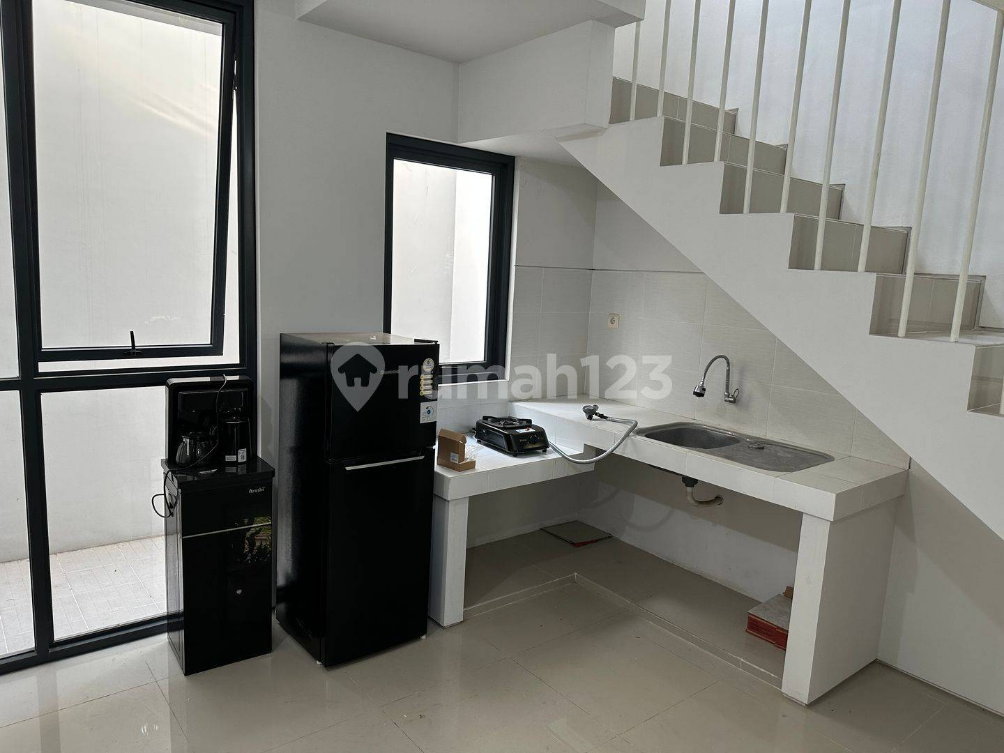 Modern Minimalist 2-Bedroom House Near Mall