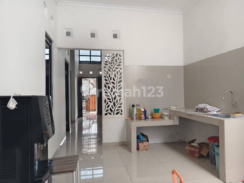 Modern 3-Bedroom Semi-Furnished House in Banyumanik