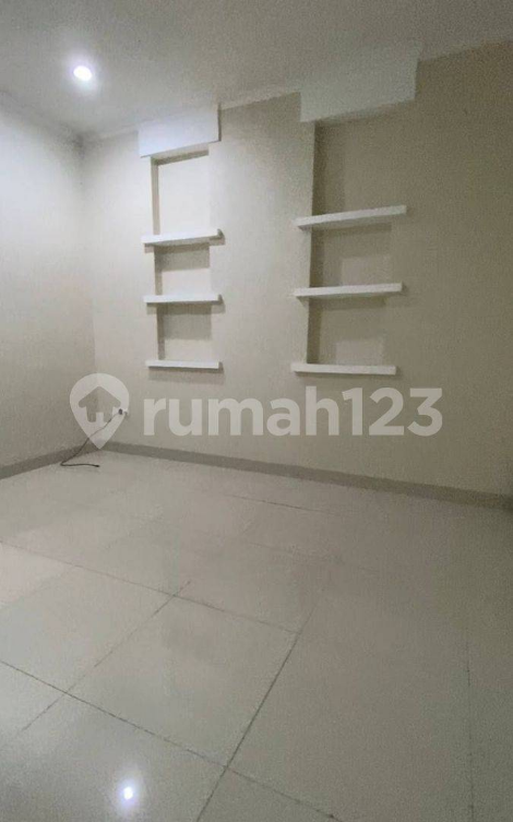 Spacious 5-Bedroom House Near Maranatha Campus