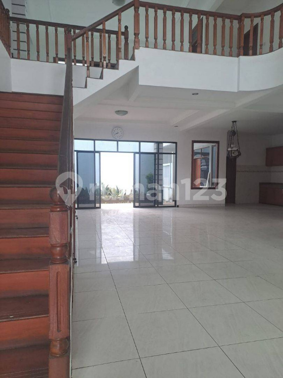Large 3-Story House with Garage in Kayu Putih