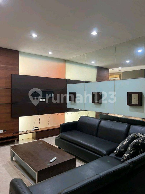 Luxurious 6-Bedroom Furnished House in The Kew