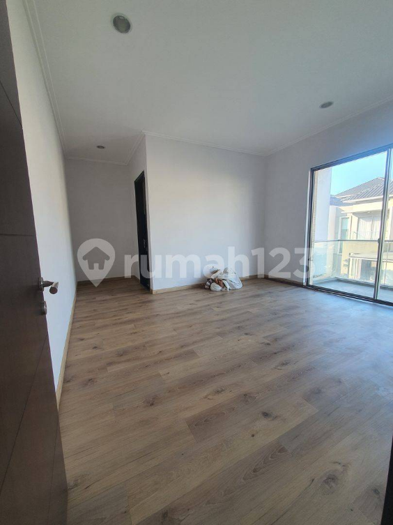 Modern 2-Story House with 3+1 Bedrooms