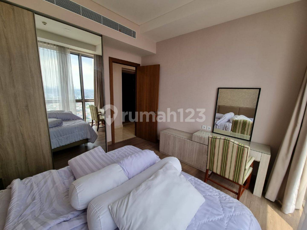 Luxury 2-Bed Apartment with City Views