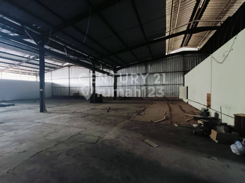 Large Warehouse with Office Space in M Toha