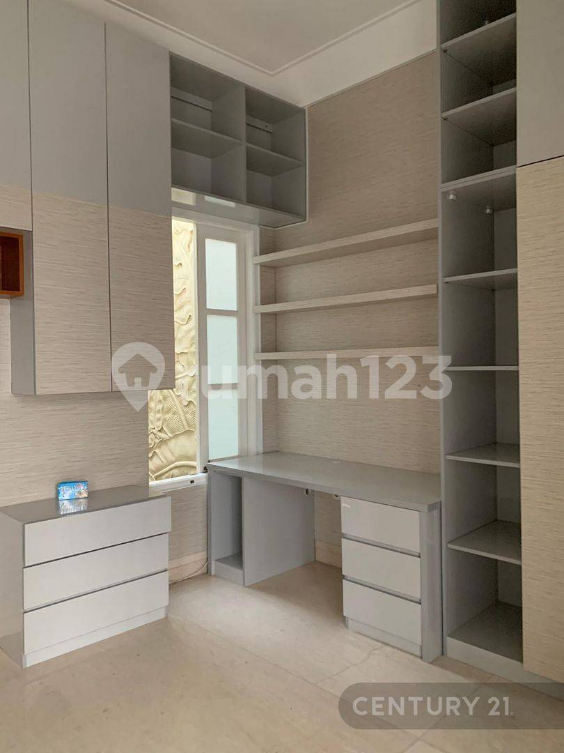 Luxurious House with Pool in Strategic Tebet Location
